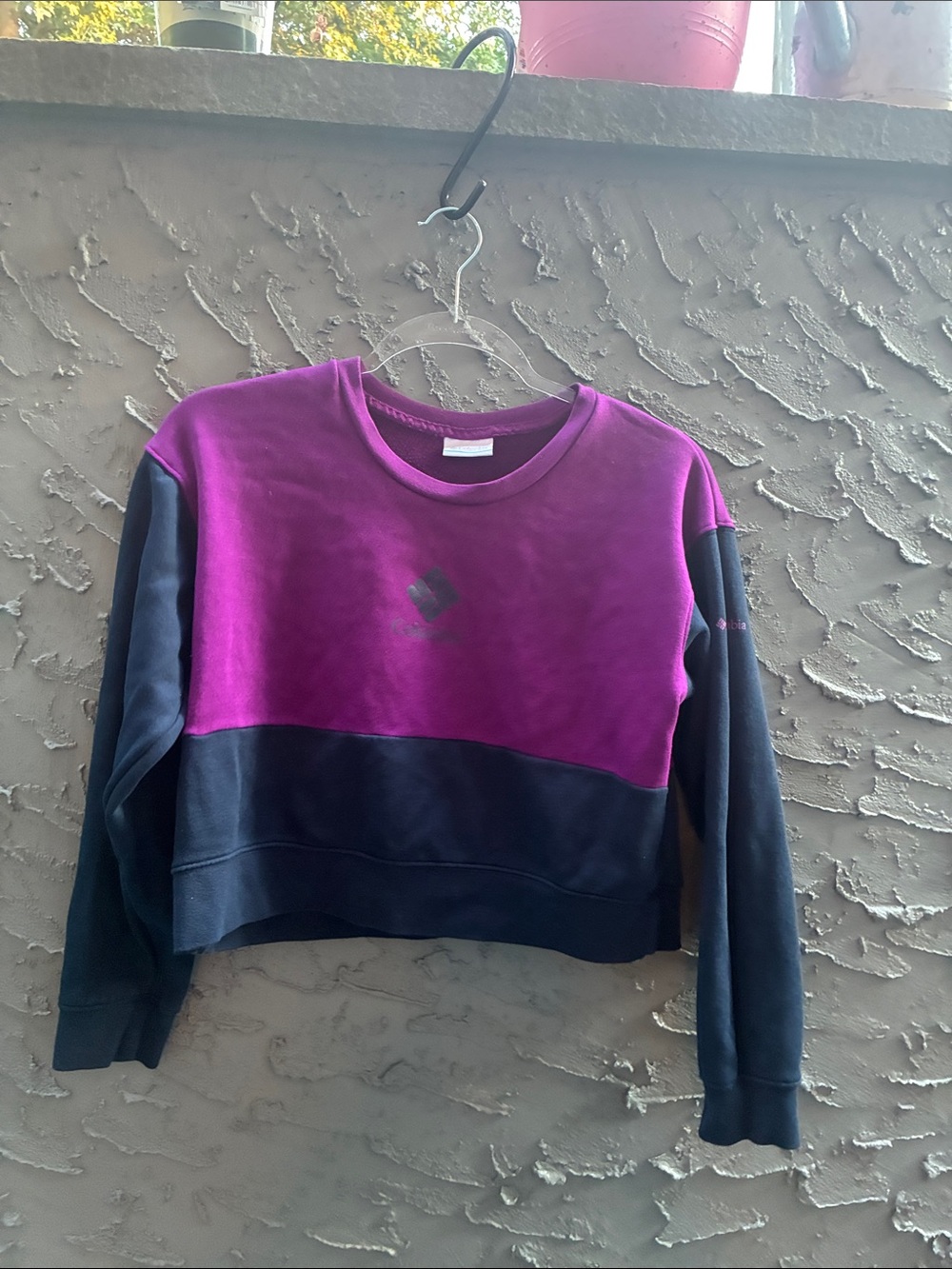 Comfy Bright Columbia Colorblock Cropped Crewneck Sweatshirt - Magenta/Black